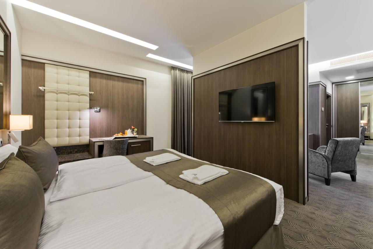 Congress Avenue Hotel