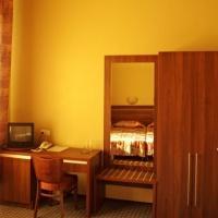 Congress Avenue 4*